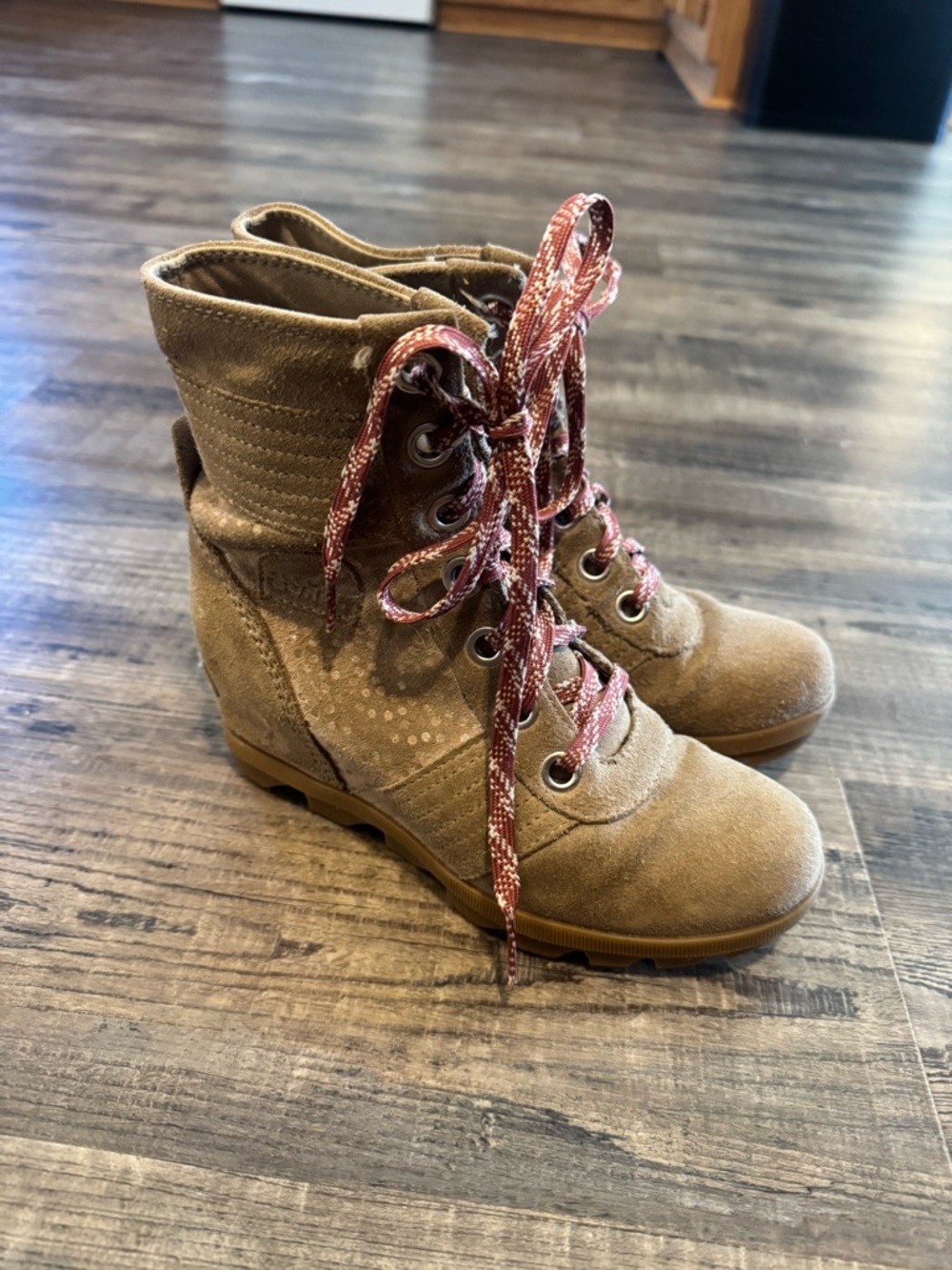 Sorel Kids Tan Suede Lace-Up Boots with Pink Laces